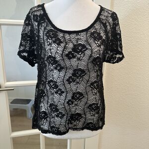 Sans Souci Black Crochet Open Knit Shirt Sz Large Rose Short Sleeve Faux Button